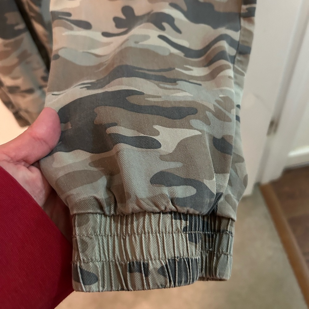GAP Camo Track Joggers in Olive & Taupe - Picture 4 of 5